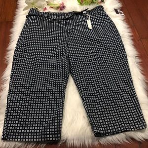 NWT Gloria Vanderbilt khaki belted Capri pants